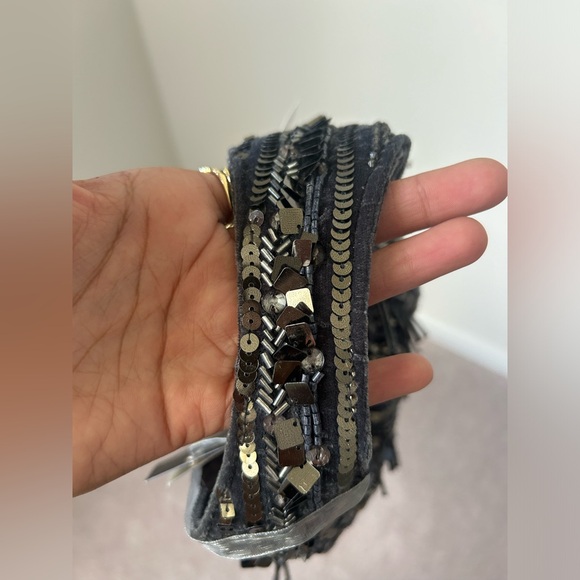 Viral Blue Velvet Beaded Sequins Bag - Picture 5 of 6